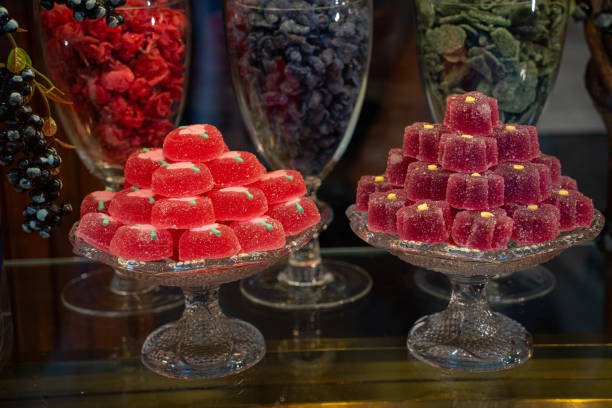 A bowl of fresh fruits like apples, grapes, and mangoes showcasing natural fructose sources.